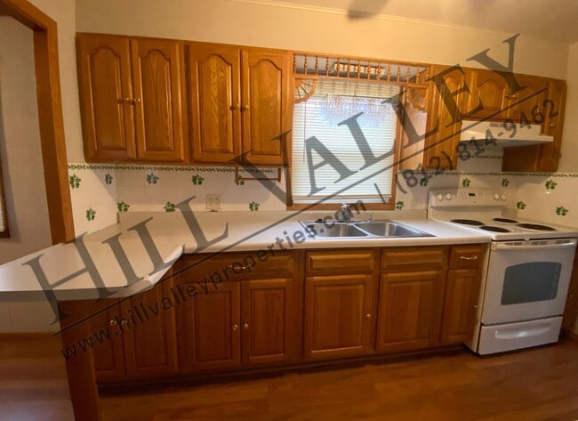 Building Photo - Two bedroom ranch - South