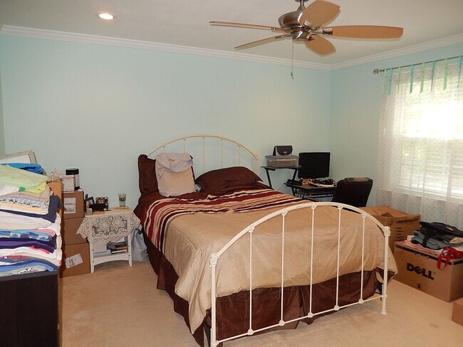 Building Photo - GORGEOUS NE 4/2.5 on 1 Acre w/ Fenced Yard, Garage, Washer/Dryer, Spa Tub, Stainless Appliances, ...
