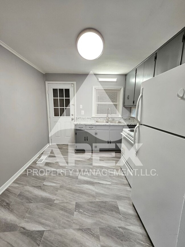 Building Photo - Craftsman Style 2 Bd 1 Ba Single Family Home w/Bonus rm & Garage in North Knox!