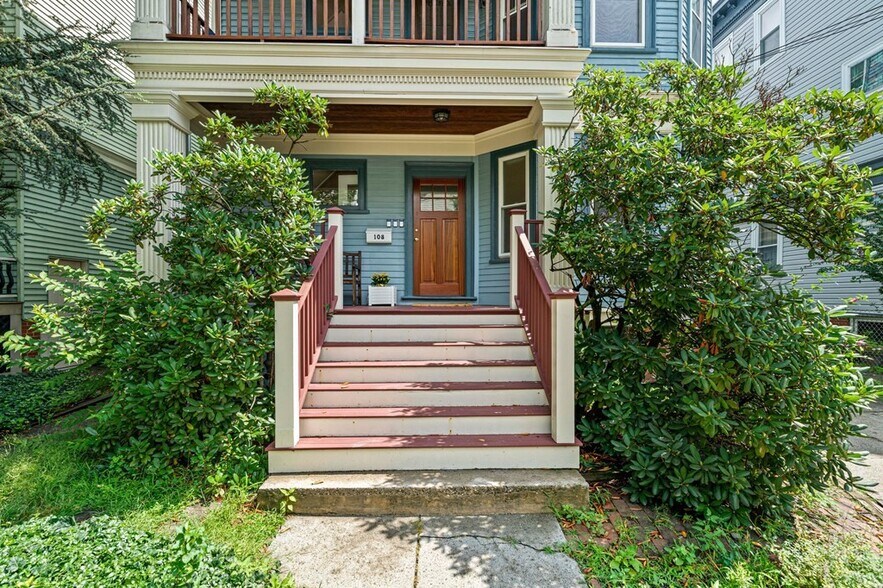 Building Photo - 108 Trowbridge St