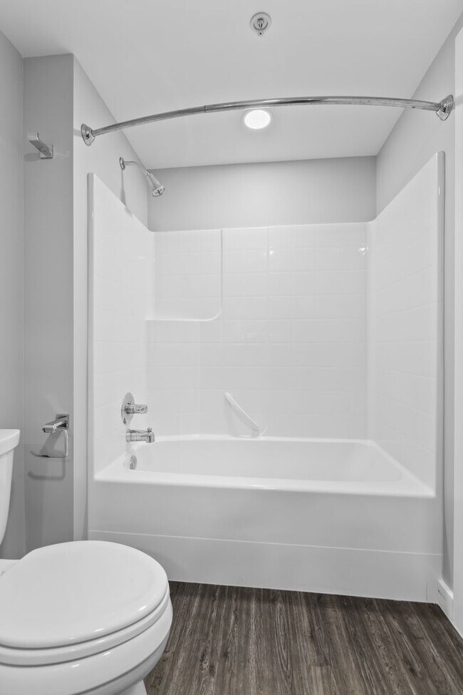 Building Photo - Modern Air Conditioned South Lake Union Loft