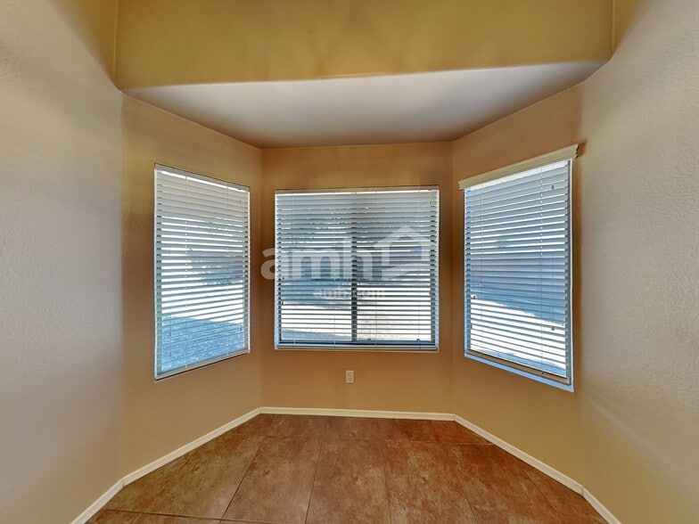 Building Photo - 15303 N 162nd Ln