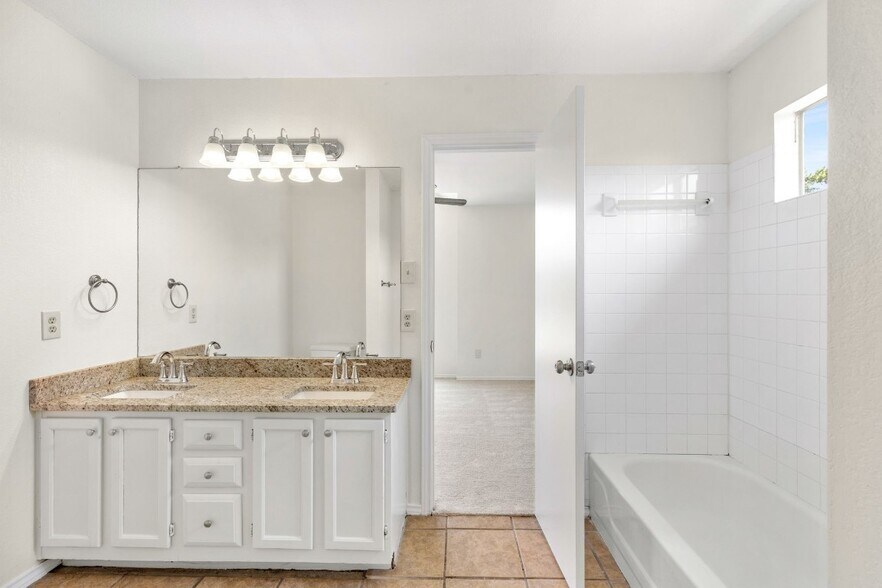 Building Photo - 1202 Green Terrace Dr