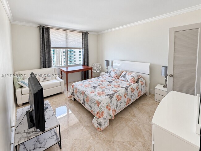 Building Photo - 3725 S Ocean Dr