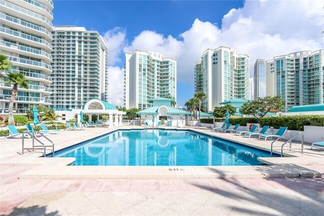 Building Photo - 16500 Collins Ave