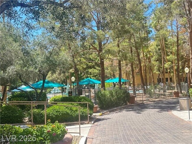 Building Photo - 270 E Flamingo Rd