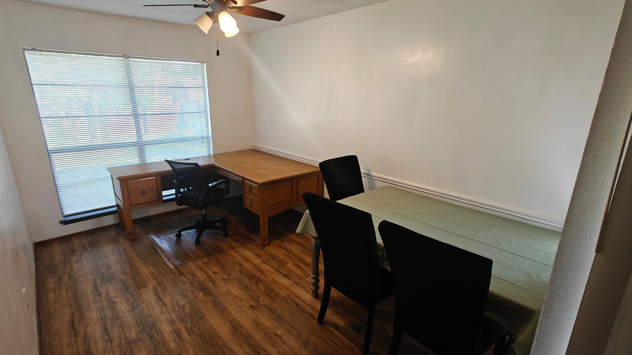 Building Photo - 2705 Treeview Dr