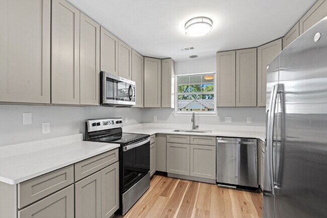 Building Photo - 3 Bedroom 2 bath home on a corner lot in the Telfair community