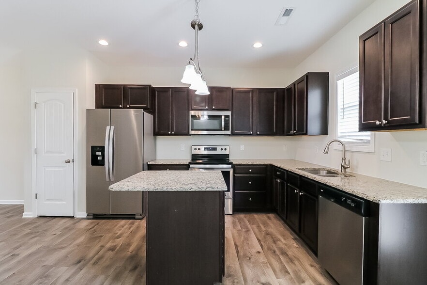 Building Photo - 113 Pumpkin Hill Ridge