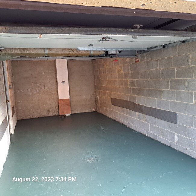 Spacious garage - 3303 W Run Rd