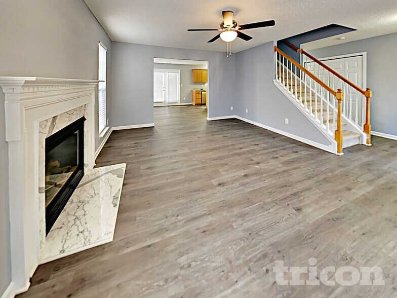 Building Photo - 6301 Dumont Ln