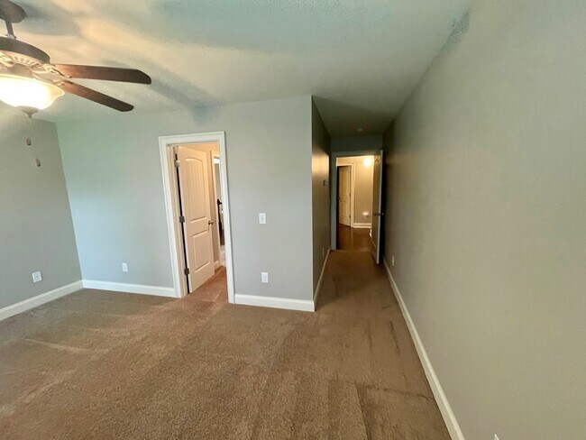 Building Photo - 90 Melison Dr