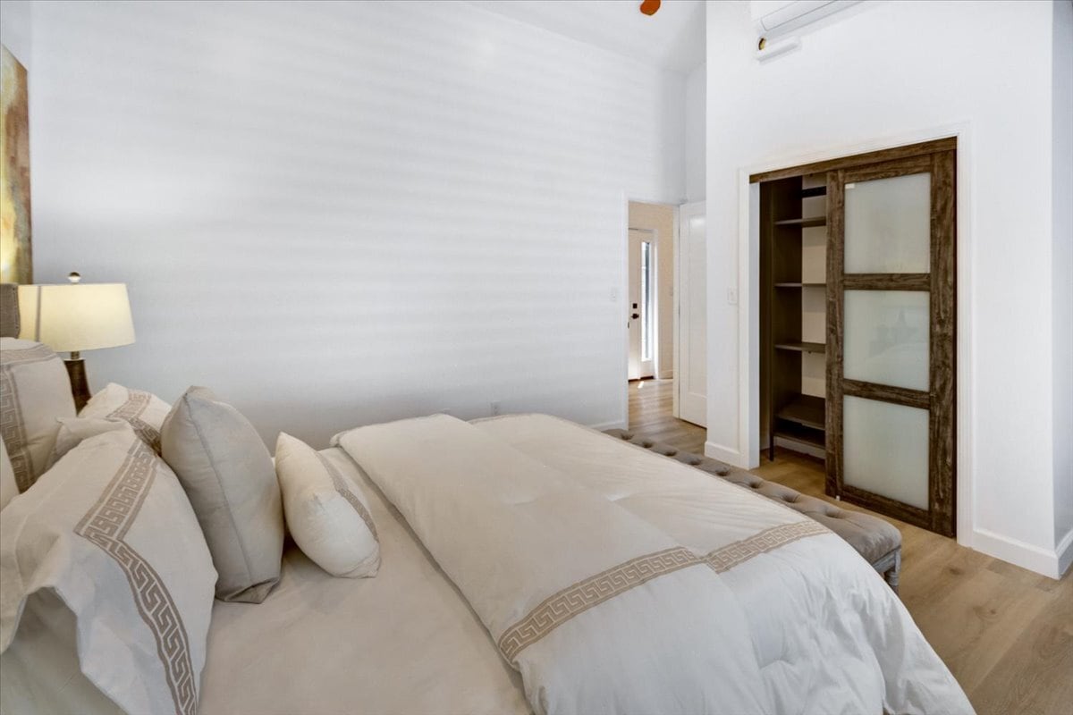 Building Photo - 3221 Hannah St