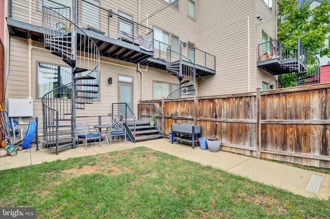 Building Photo - 3225 Sherman Ave NW
