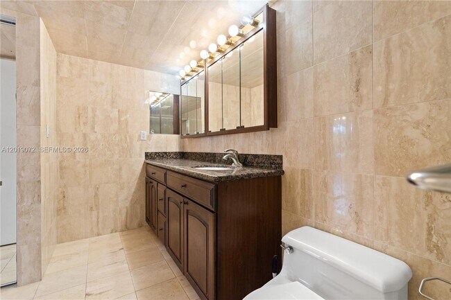 Building Photo - 3600 Mystic Pointe Dr