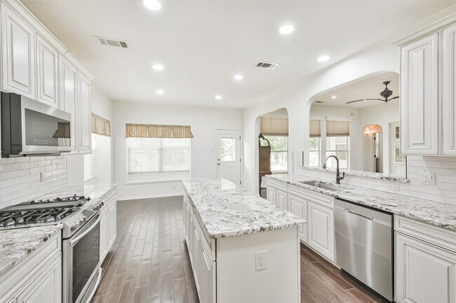 Building Photo - 811 Liberty Way