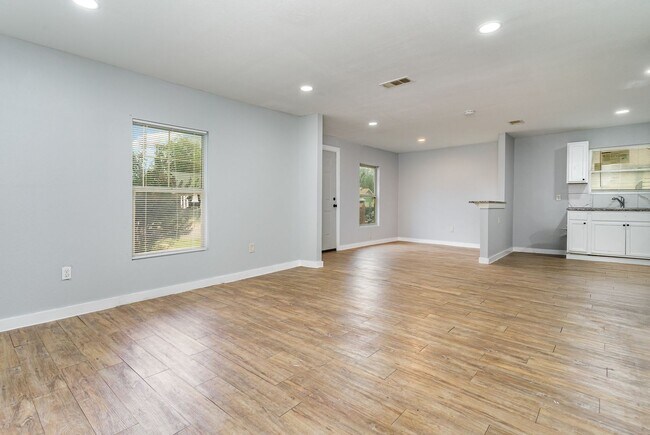 Building Photo - 1322 Galloway Ave