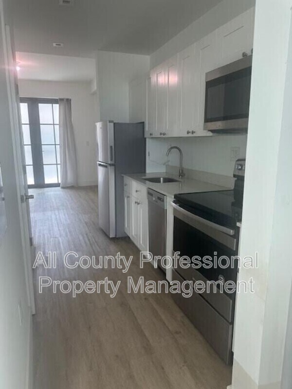 Building Photo - 4100 SW 64th Ave