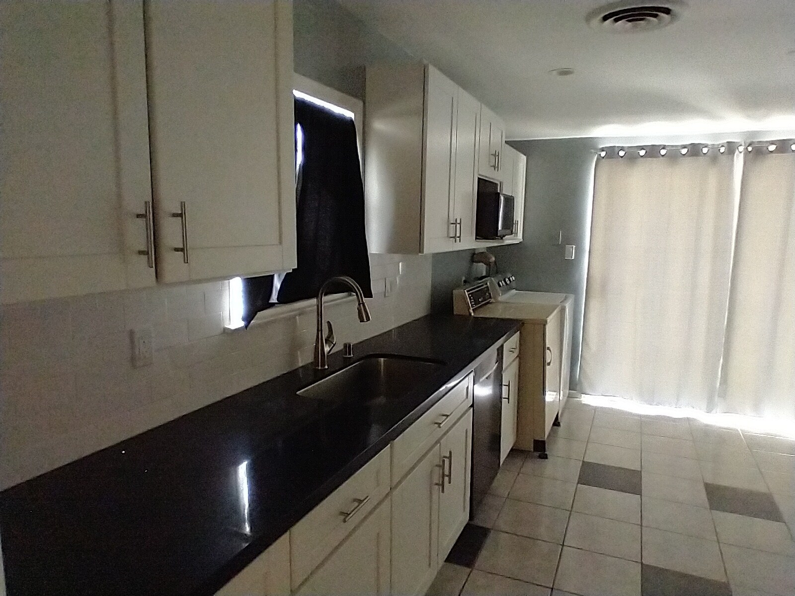 Kitchen - 6819 Yolanda Ave