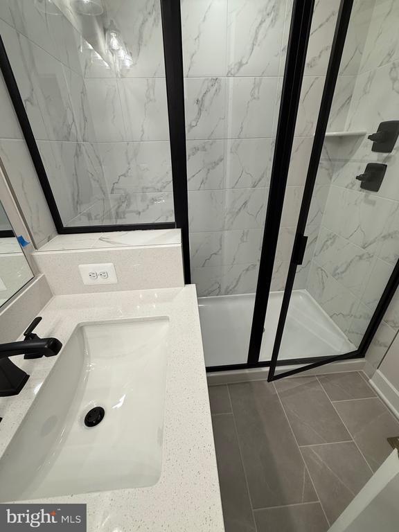 Building Photo - 45203 Drowes Ter