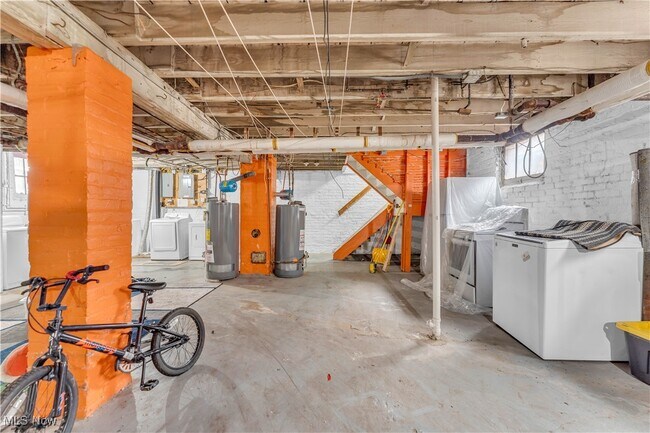 Building Photo - 2911 Ludlow Rd