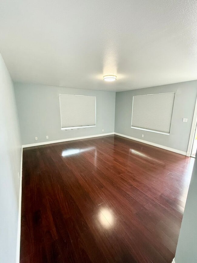 Building Photo - Spacious house in Bremerton.