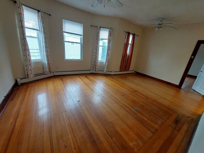 Building Photo - 41 Wildwood St