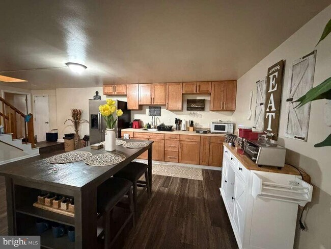 Building Photo - 233 Molden Dr