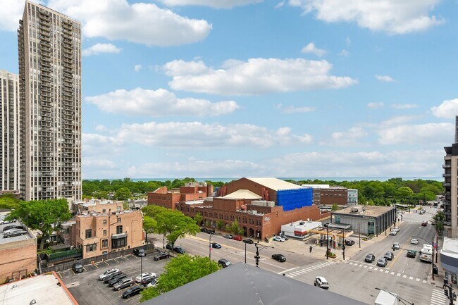 Building Photo - 159 W North Ave