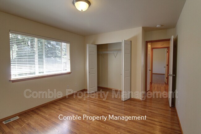 Building Photo - 16115 40th Ave SE