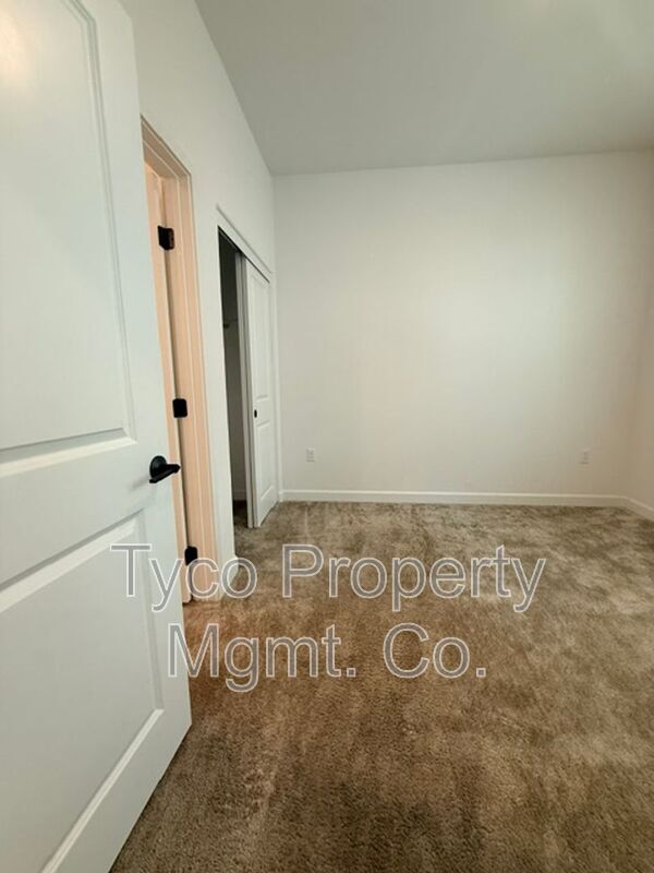 Building Photo - 784 Vada St