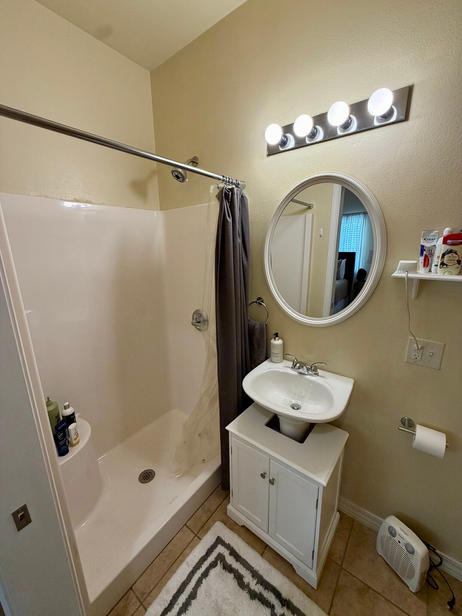 Building Photo - 1244 N Lewis Ave