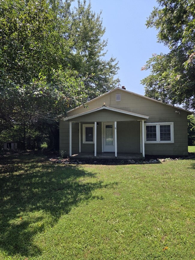 Primary Photo - Charming 2 Bedroom in Summerfield
