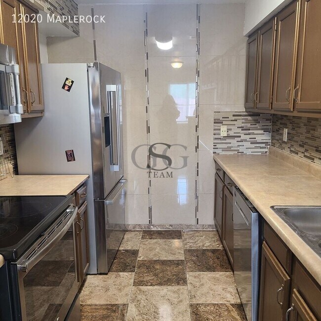 Building Photo - 12020 Maplerock-