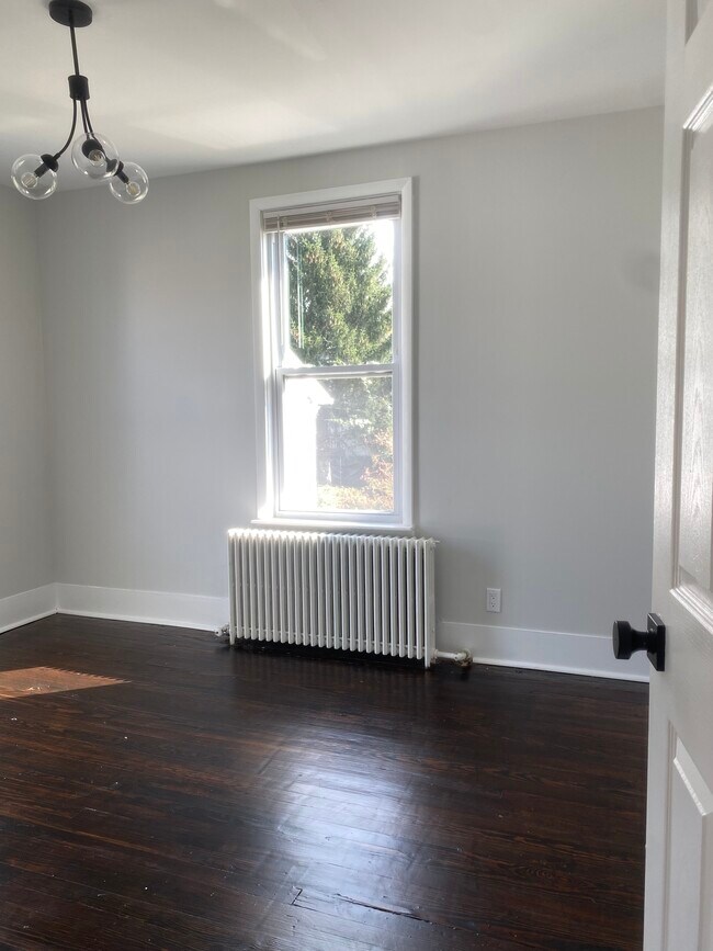 Building Photo - 481 Clove Rd