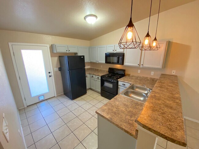 Building Photo - Northeast El Paso 3 Bed Refrig A/C