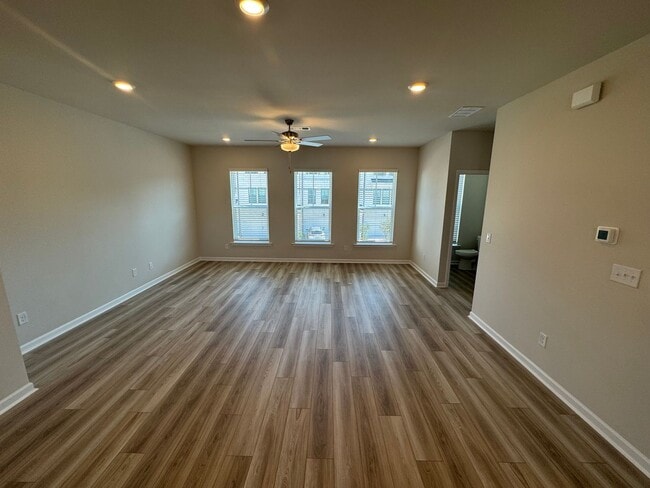 Building Photo - Beautiful 3 Bedroom 3.5 Bath Townhome in Lawrenceville.