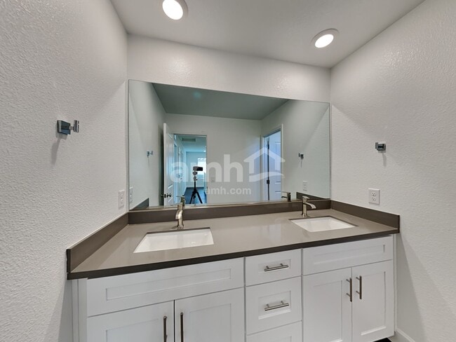 Building Photo - 8862 Carmine Cob Ave