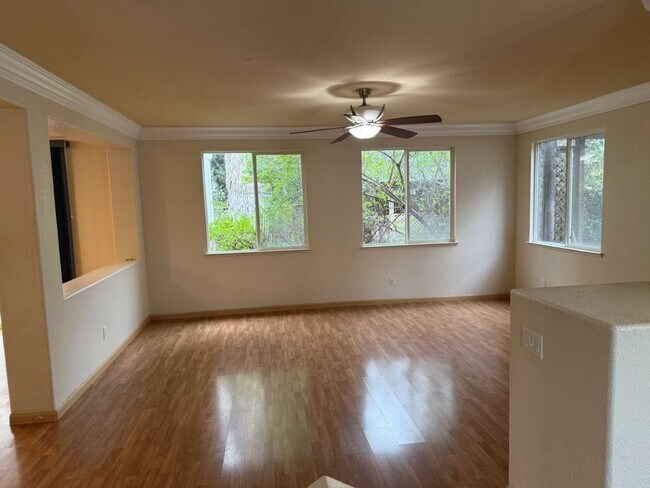 Building Photo - Modern 4 Bedroom w/ Loft Stonegate Area Vacaville *Star Rentals