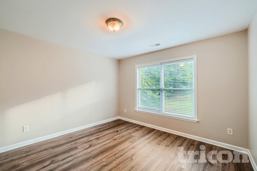 Building Photo - 4160 Triton Ives Dr NE