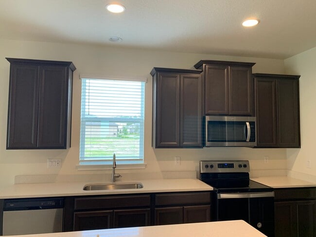 Building Photo - 11532 Cedar Valley Dr