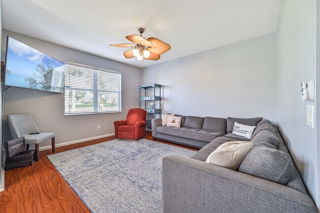 Building Photo - SHORT TERM (6.1 - 11.30) Gorgeous home in ...