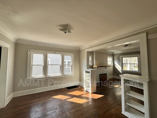 Building Photo - 2507 B Ave NE