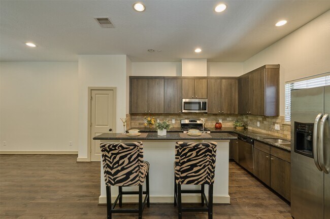 Building Photo - 2422 Navigation Blvd