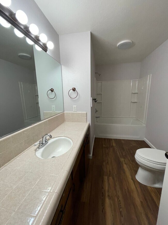Building Photo - Spacious home in Tulare coming soon!