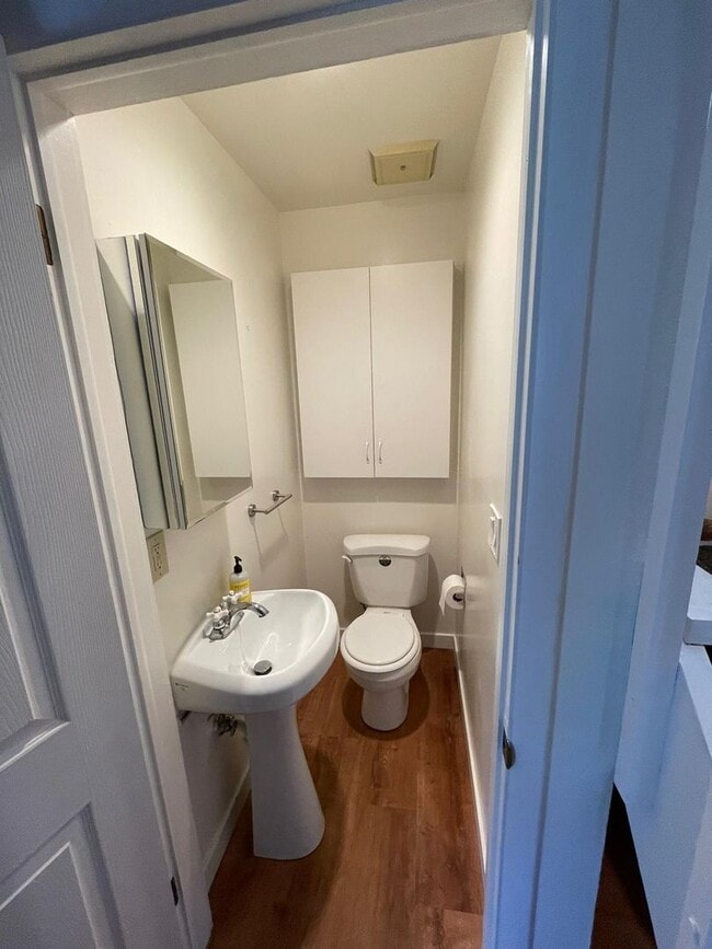 Building Photo - Prelease - 2bd/1.5ba Laminate flooring - Avail. June 2026