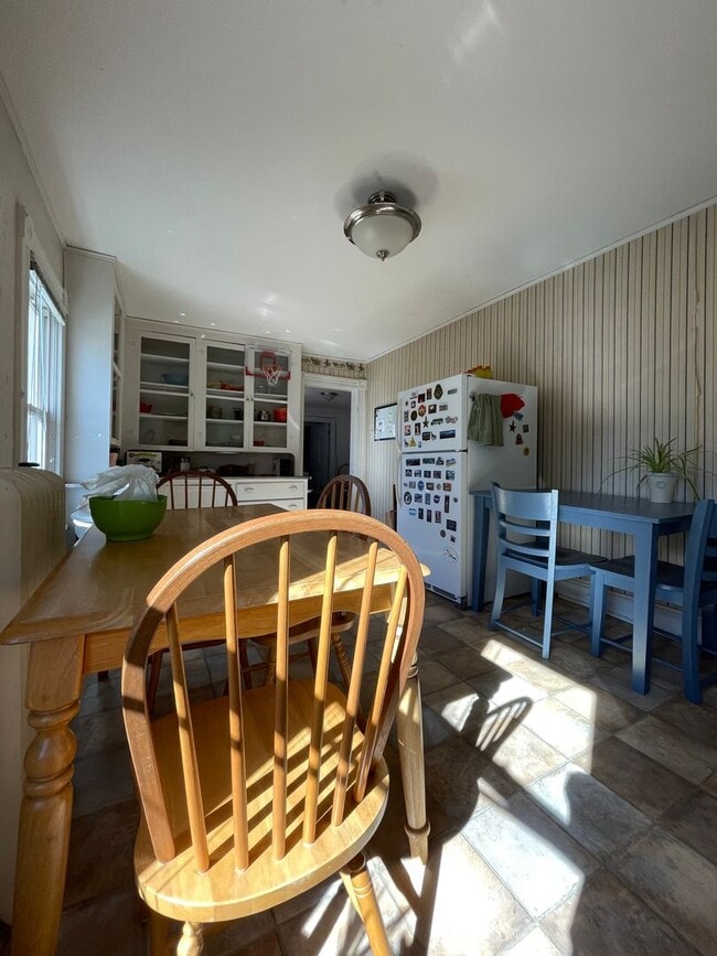 Building Photo - 3 Bedroom Apartment in Great Location.