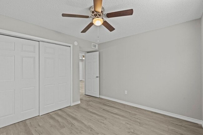 Building Photo - 911 Avenue K