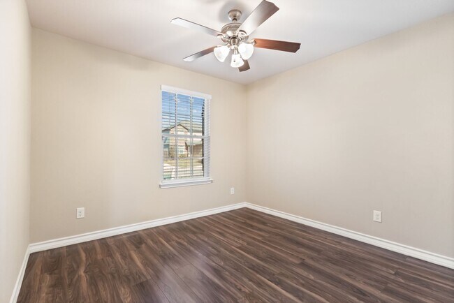 Building Photo - Well-Maintained 3-Bedroom Home – Ideal for Students & Professionals!