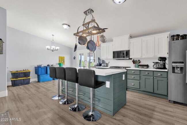 Building Photo - 851 W Quail Cir